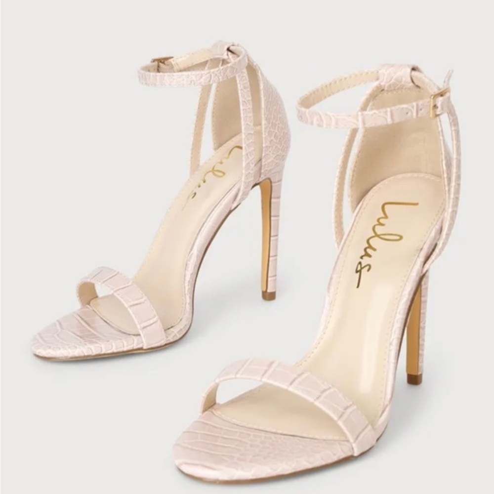 ❤️ HOST PICk❤️NIB  Lulu’s heels